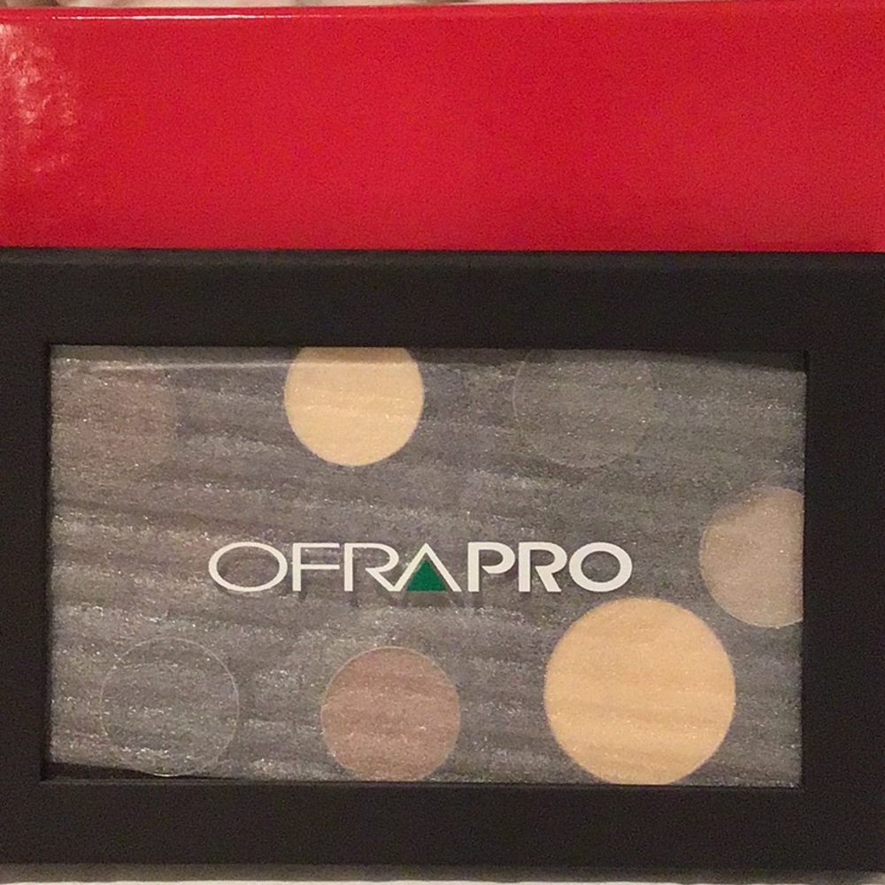 OFRA PRO- Palette with starter seven eye shadows!